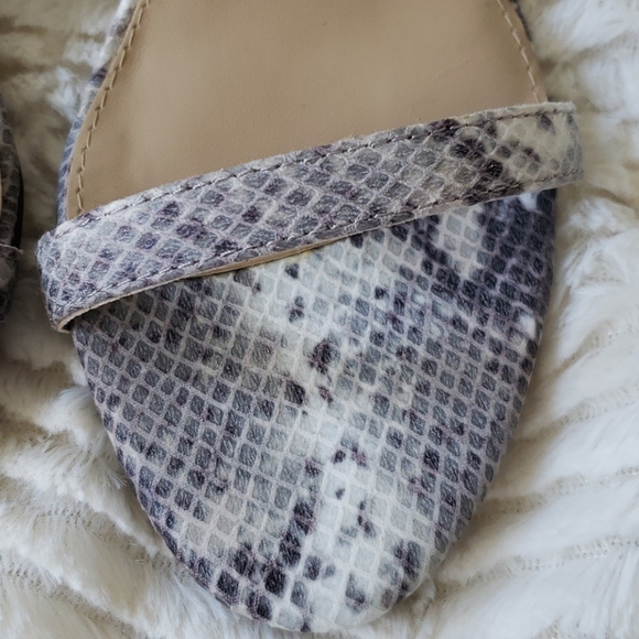 2 for $30🍓LOFT Leather Heels - Picture 3 of 8